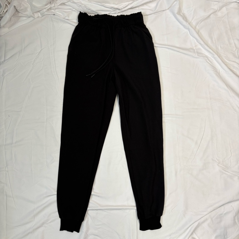 Lululemon Size 4 Stretch High-Rise Jogger Full Length Black Nulu Luxtreme Relax